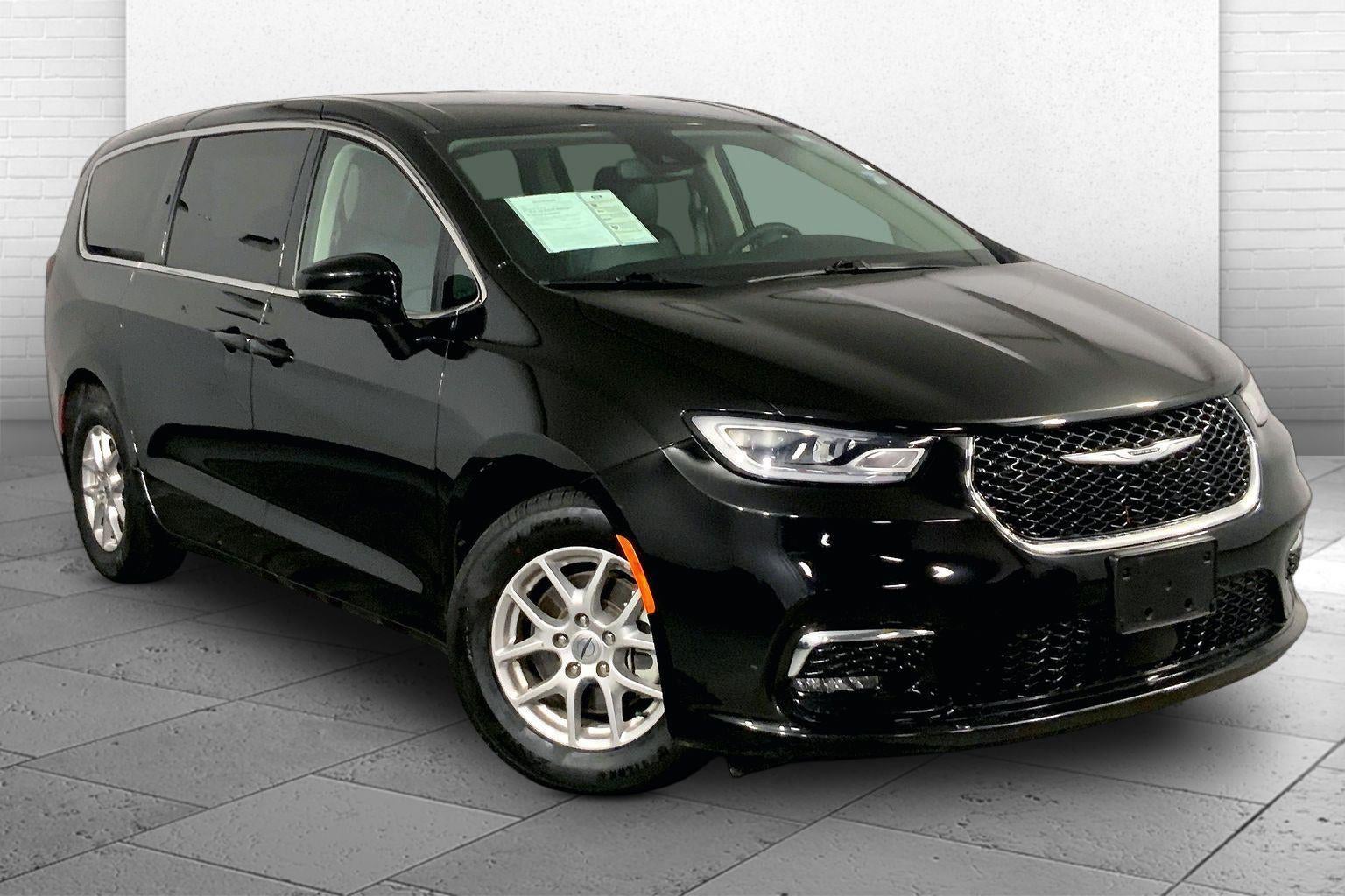 2024 Chrysler Pacifica Touring L in Diamond Black Cry — front three-quarter view